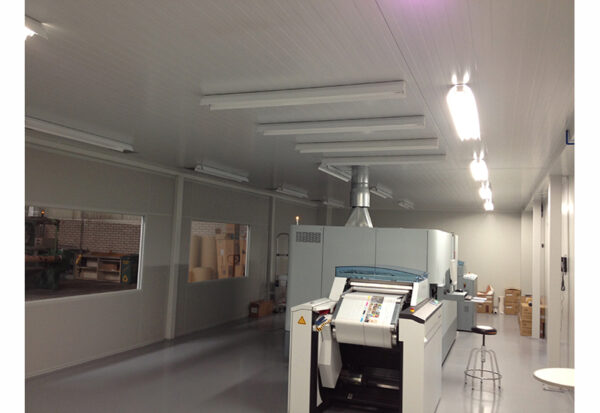 Proyecto de sala blanca para impresora de gran formato - Tacon Decor
