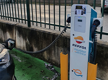 Puesto de recarga de vehículos eléctricos - Grupo Antolín